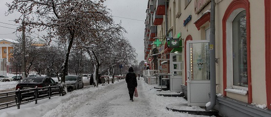 «Изнанка» улицы Лихвинцева в Ижевске: как она выглядит со стороны дворов?
