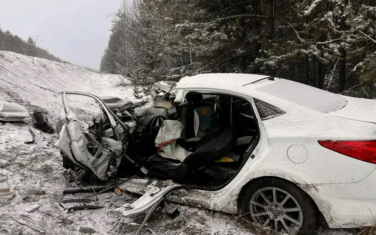 Пассажирка легковушки погибла в ДТП с мусоровозом под Ижевском