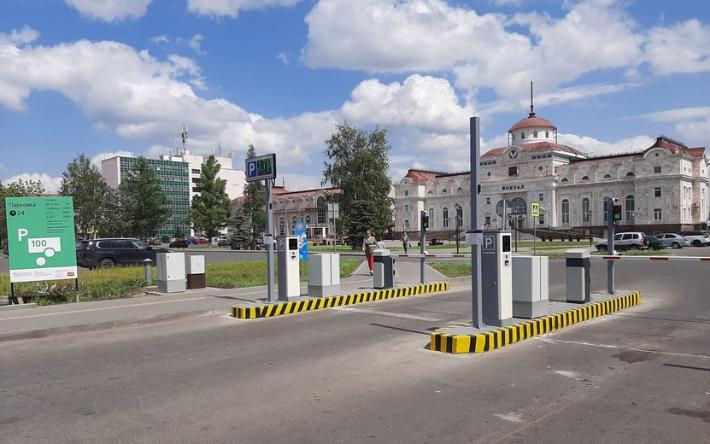 Платная парковка начала действовать у ж/д вокзала в Ижевске