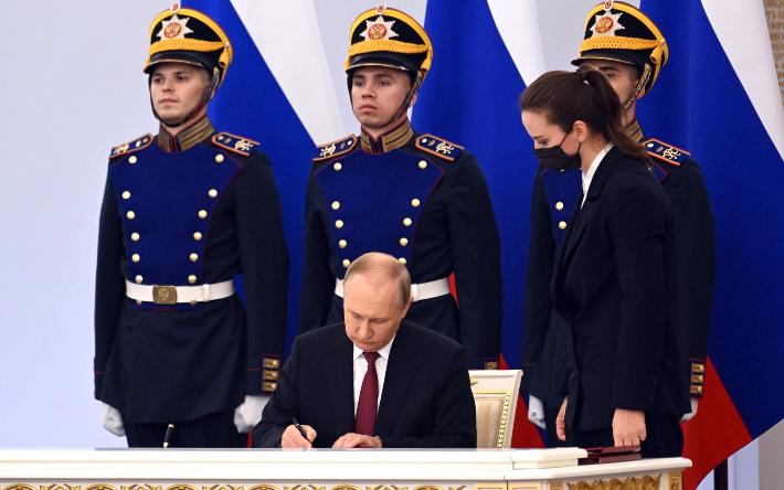 Президент Путин подписал законы о принятии в состав России четырех новых регионов