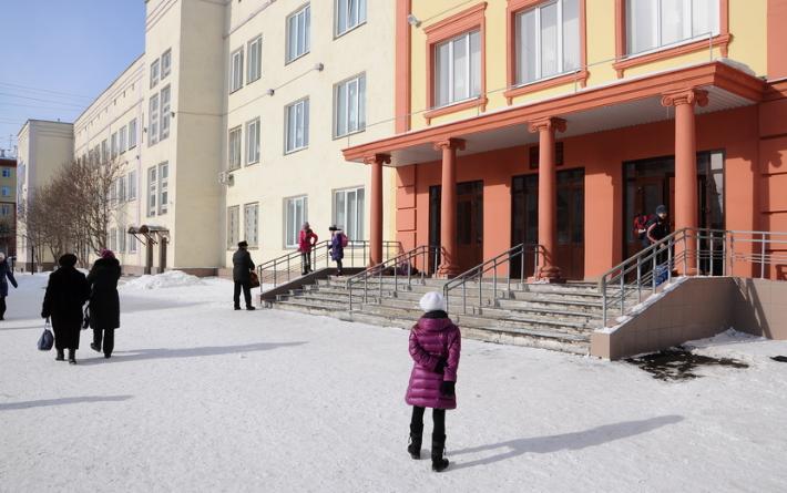 В 10 районах и городах школы Удмуртии переведут на дистанционное обучение из-за морозов