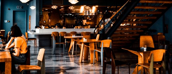 Повышают цены и корректируют меню: рестораторы Ижевска рассказали об изменениях работы в новых условиях