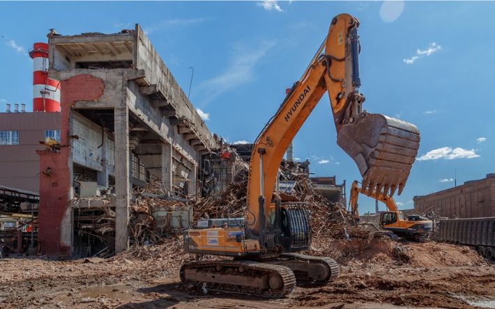 Фотофакт: заканчивается демонтаж старого корпуса ТЭЦ-1 в Ижевске