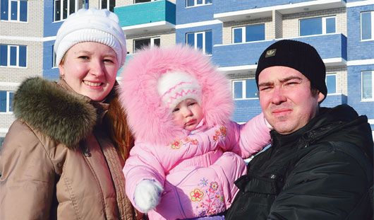 В январе 50 молодых семей получили новое жилье в доме на Клубной