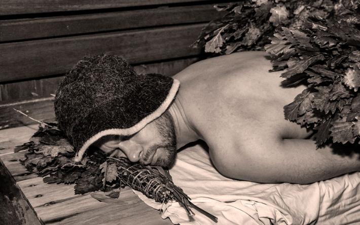 Галерея татуировок, фальшивые водопроводчики и пытка колготками: как ходили в баню в 60-80-е годы