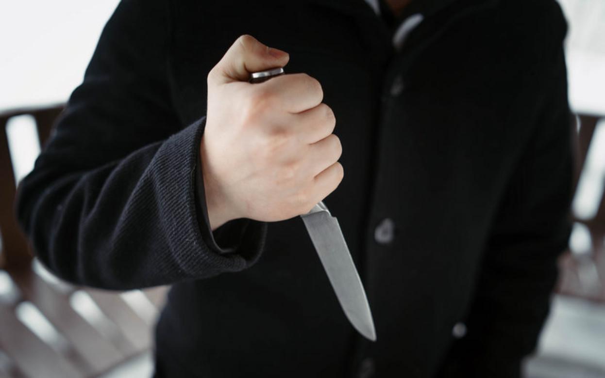 Мужчина выследил сожительницу и ударил ее ножом в Удмуртии