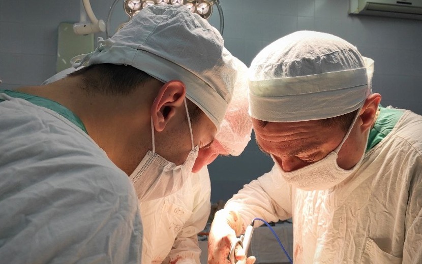Пациента с разрывом селезенки, увеличенной в 15 раз, прооперировали в Ижевске