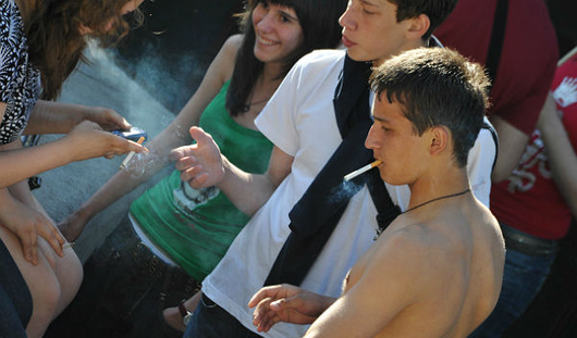 Закон о запрете курения в общественных местах одобрен Правительством России
