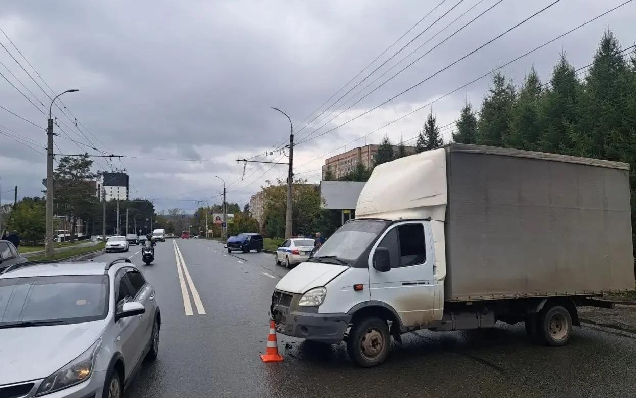 Женщина на «Ниве» пострадала в столкновении с «Газелью» в Ижевске