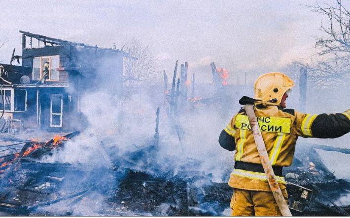 Три дома сгорели в СНТ «Весна» в Ижевске