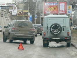 ДТП из-за гололеда на перекрестке улица Чугуевского и Пушкинская. (фото: О. Михайлова)