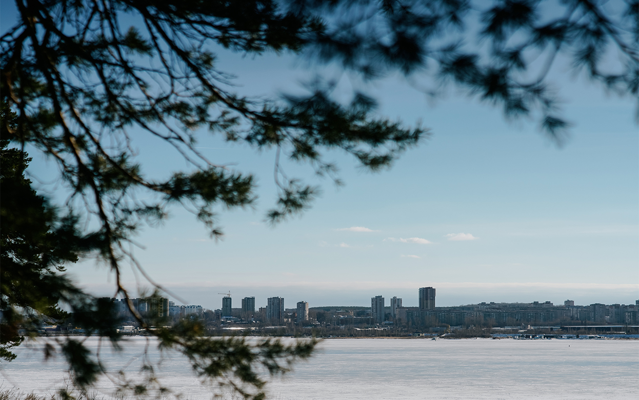Жара в квартирах, запрет на сушку белья за балконом, нападение собак на ребенка: что обсуждают ижевчане в соцсетях 25 марта