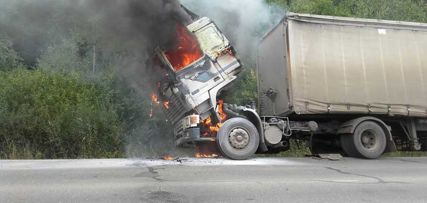 На Нылгинском тракте в Удмуртии загорелся грузовик