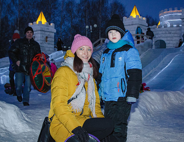 Испытано на себе: сколько стоит погулять с ребенком на Центральной площади Ижевска?