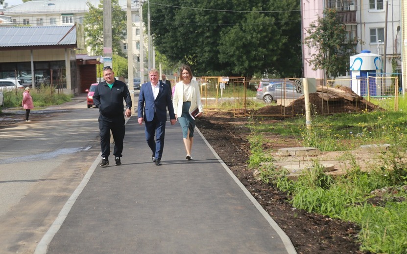 Новый тротуар построили к школе № 19 в Ижевске