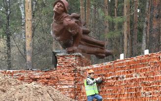 Мемориал начали реставрировать на Нагорном кладбище в Ижевске
