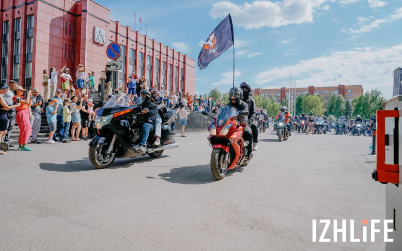 Сотни мотоциклистов Ижевска открыли сезон. Фото: Маша Бакланова