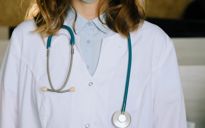 Больницам Удмуртии требуется более 1,3 тыс. врачей и медсестер