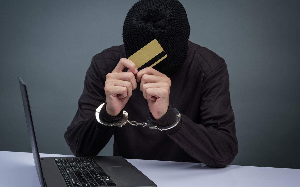 Жителям Удмуртии назвали список фраз, которые помогут вычислить мошенников с дипфейками