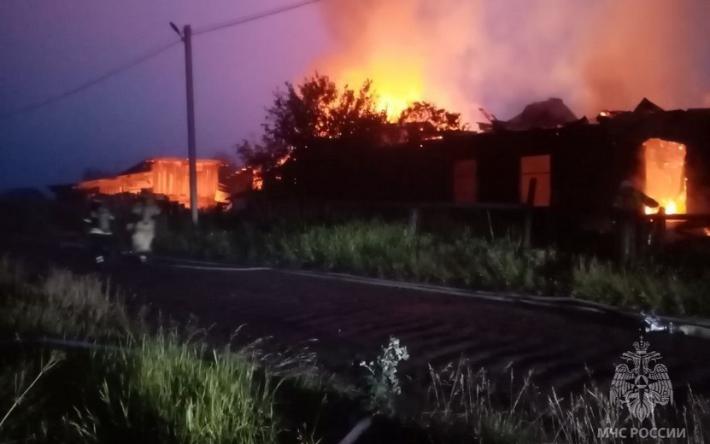 Деревянный барак сгорел под Ижевском