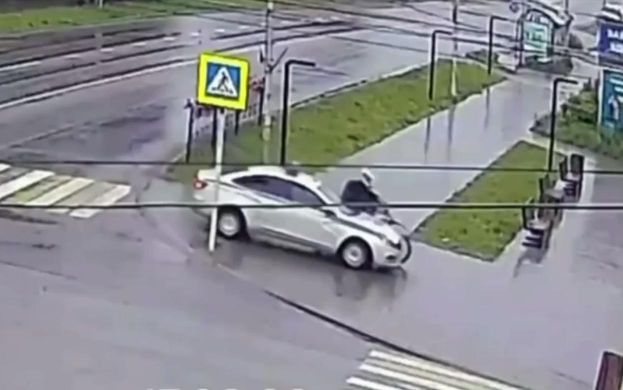 Водитель мотоцикла перевернулся в Удмуртии, уходя от машины ДПС