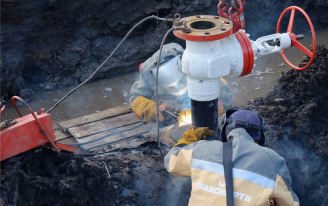 Нефтяники Удмуртии провели учения и ликвидировали условный выход нефти на болоте