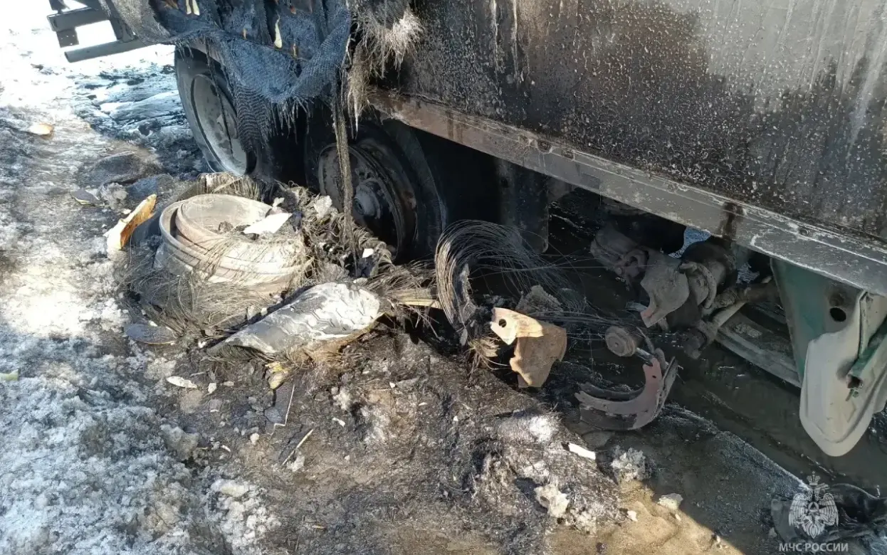 Водитель загоревшегося грузовика пострадал в Удмуртии