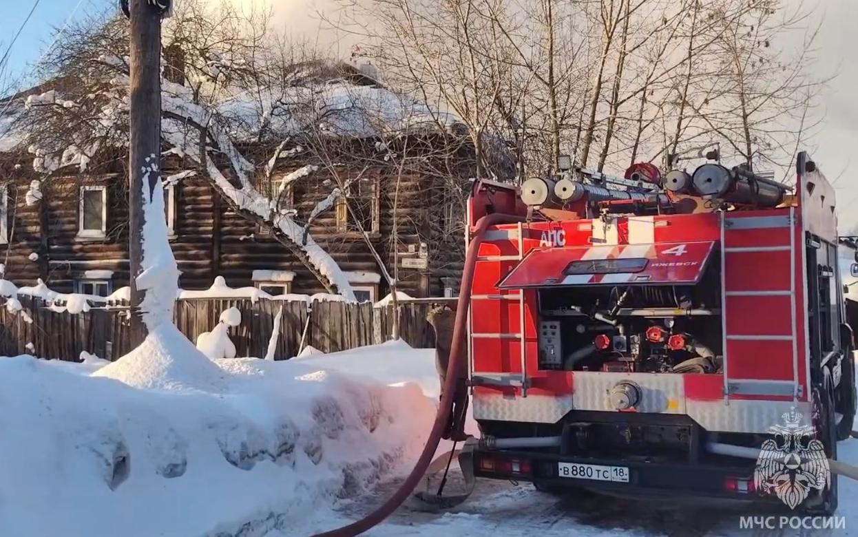 Женщина погибла при пожаре в доме на ул. Совхозной в Ижевске