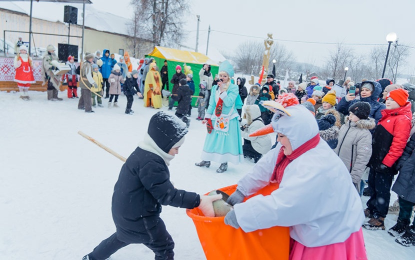 Игры, песни и танцы в кругу друзей. Фото: Маша Бакланова