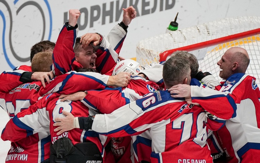 Любительская команда из Ижевска стала чемпионом Ночной хоккейной лиги
