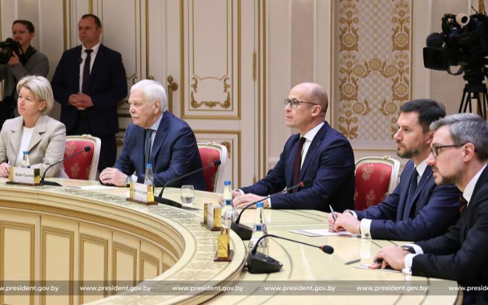 «Есть над чем работать»: президент Беларуси Александр Лукашенко обсудил вопросы сотрудничества с главой Удмуртии