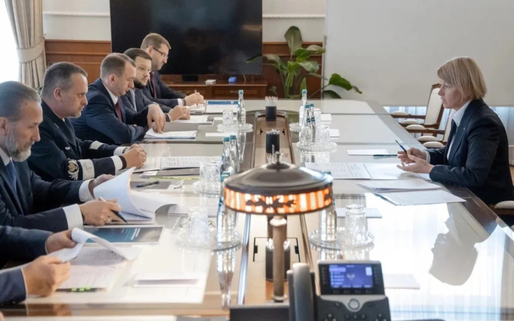 Абрамова и Министр транспорта России Андрей Никитин АГИАП.jpg