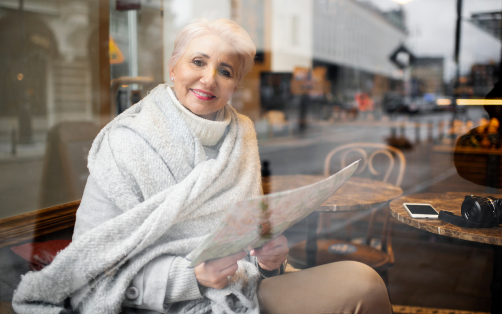 poziloi-celovek-putesestvuusii-v-odinocku (1).jpg