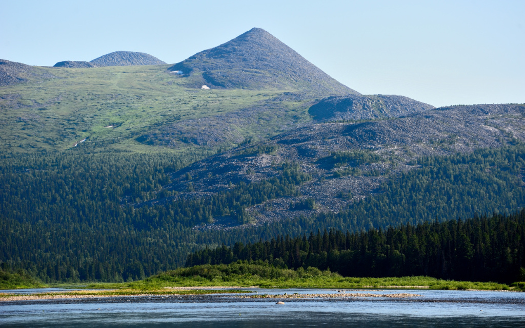 Р._Щугор,_хребет_Ууты (1).jpg