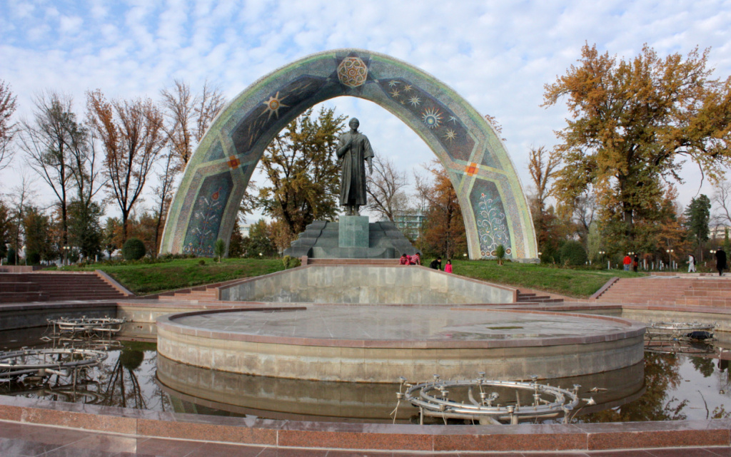Rudaki_Park,_Dushanbe,_Tajikistan.jpg