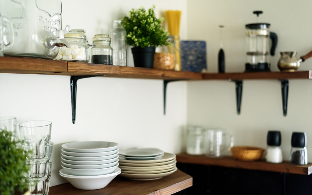 dish-on-open-shelves-in-kitchen-2026-03-09-01-52-37-utc (1).jpg