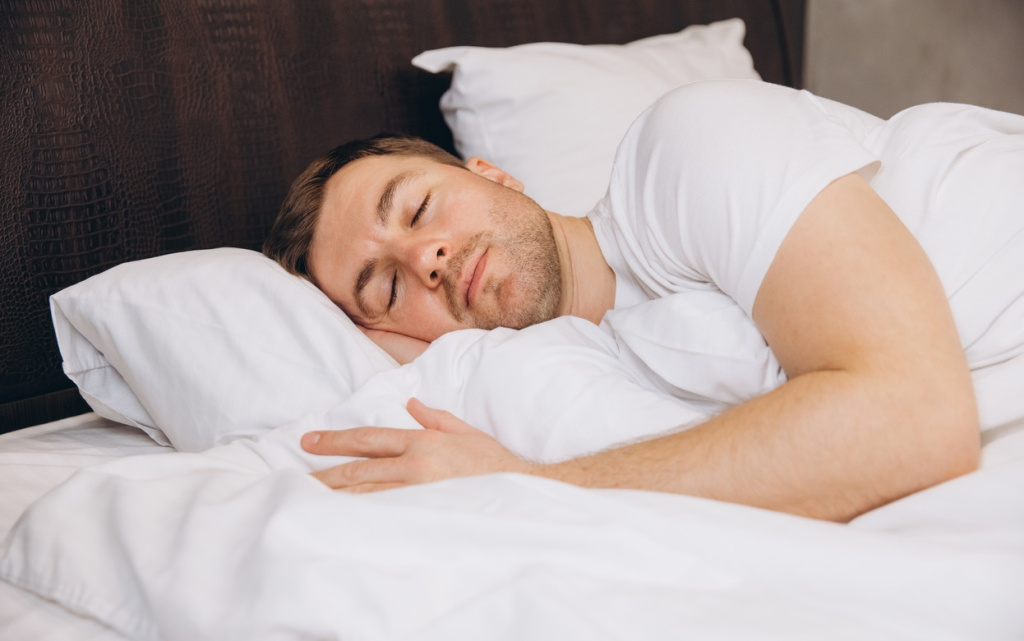 man-sleeping-comfortably-in-bed-at-home-2026-01-05-00-19-13-utc (1).jpg