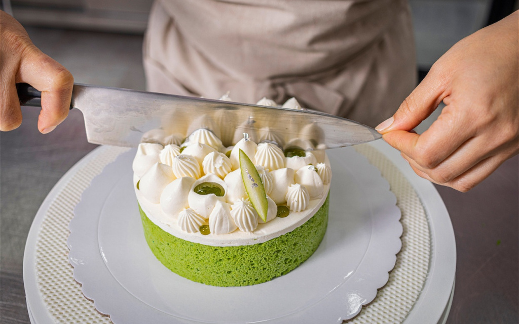 close-up-of-a-pastry-chef-cutting-a-cake-in-half-w-2026-03-20-05-56-08-utc (1).jpg