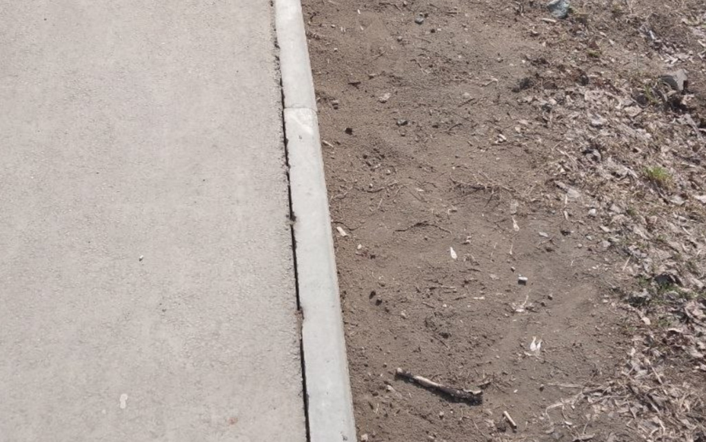 Отошедший бордюр.jpg