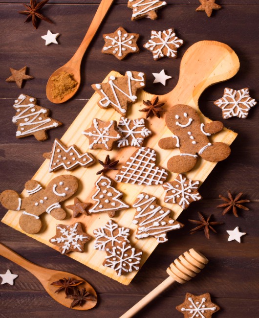 flat-lay-gingerbread-cookies-selection-christmas-2.jpg