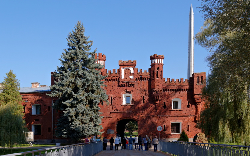 Brest_Brest_Fortress_Kholm_Gate_9209_2150.jpg