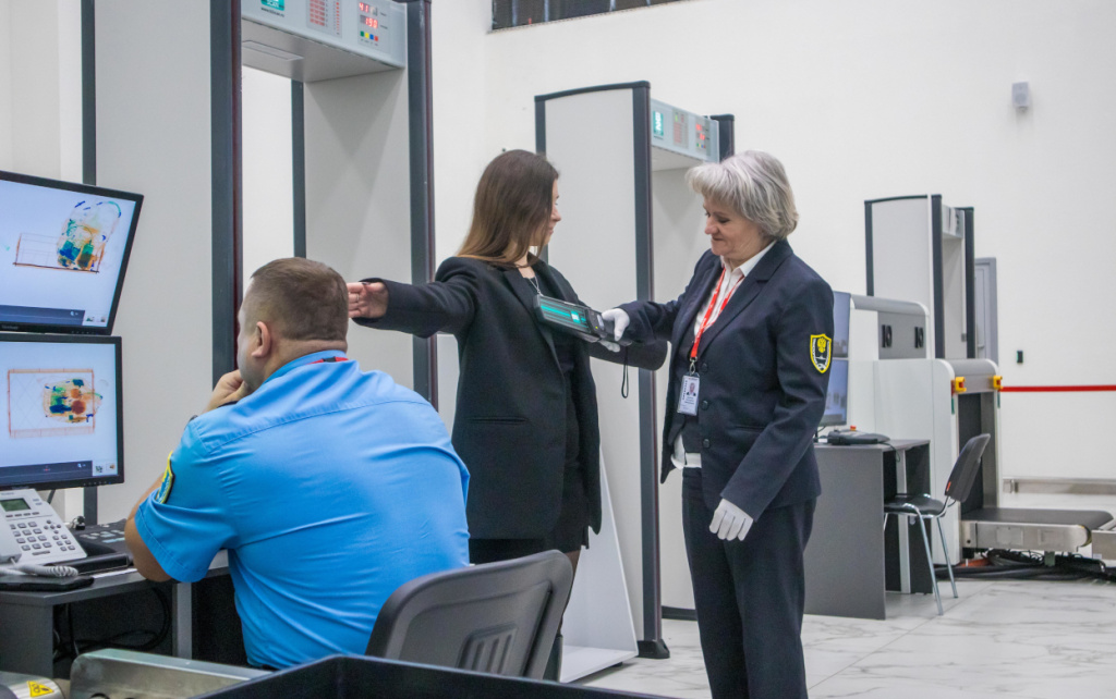 Аэропорт контроль.jpg