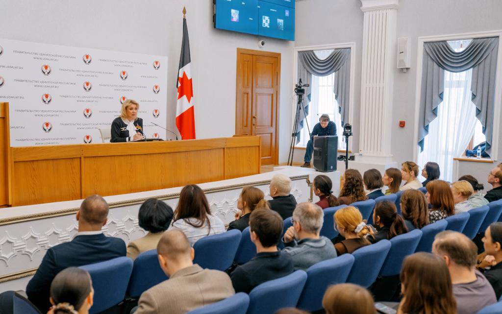 Захарова Брифинг 3.jpg