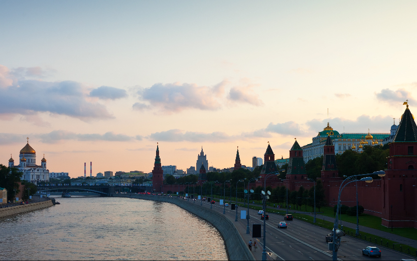 moskovskii-kreml-i-moskva-reka-v-zakate (1).jpg