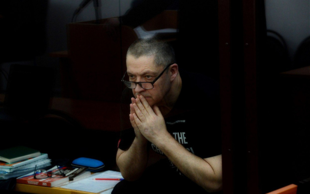 Бекмеметьев суд руки.jpg