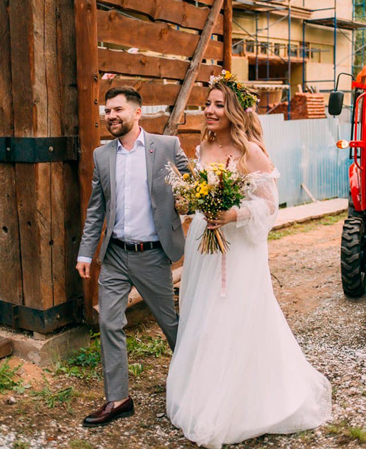 Юлия Нуриева со своим мужем на свадьбе. Фото предоставлено героиней 