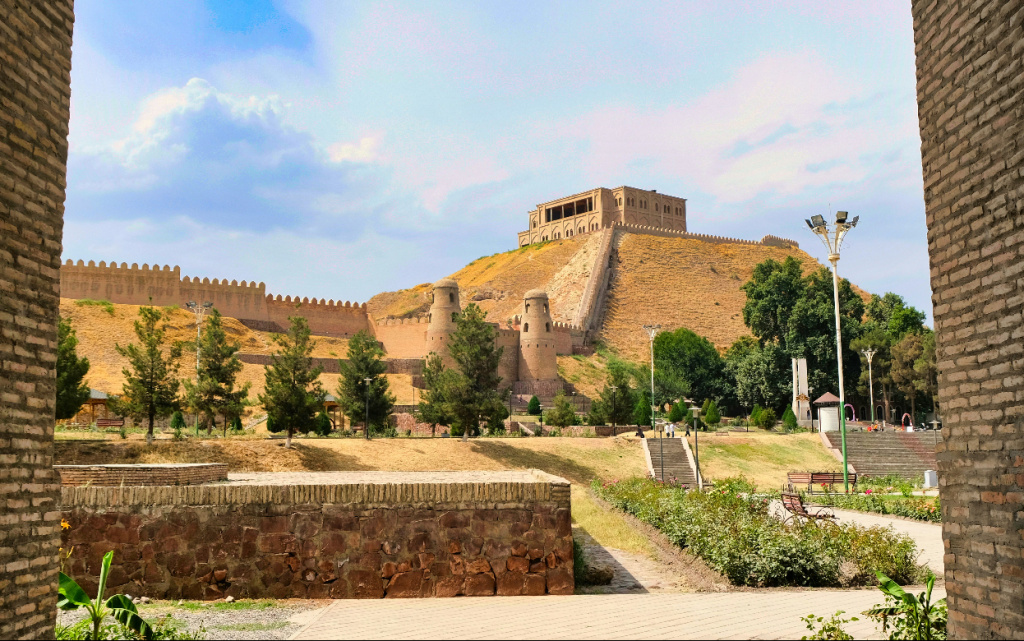 etienne-dayer-4MLxMrsSEaA-unsplash (1).jpg