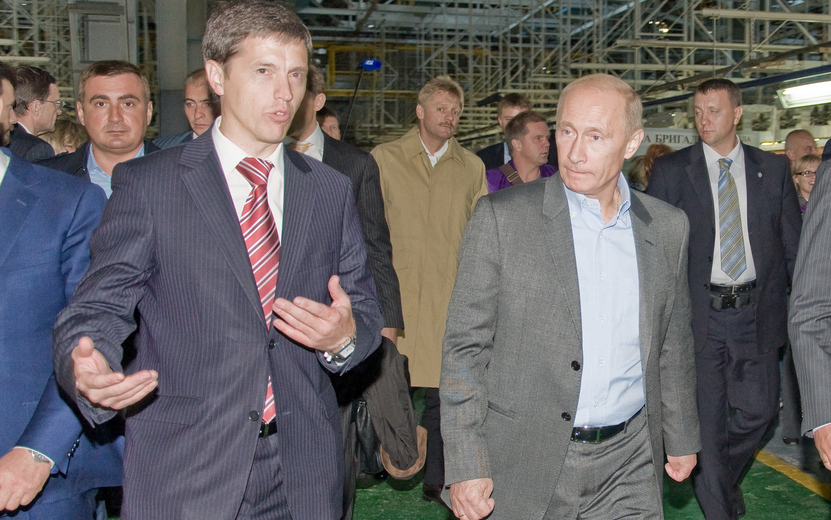 путин 2010 автозав ившин.jpg