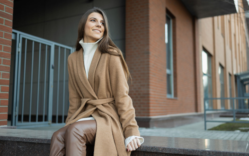 stylish-woman-posing-in-bro.jpg