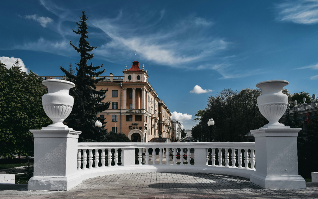 darya-tryfanava-_lu-NRNtkOI-unsplash (1).jpg